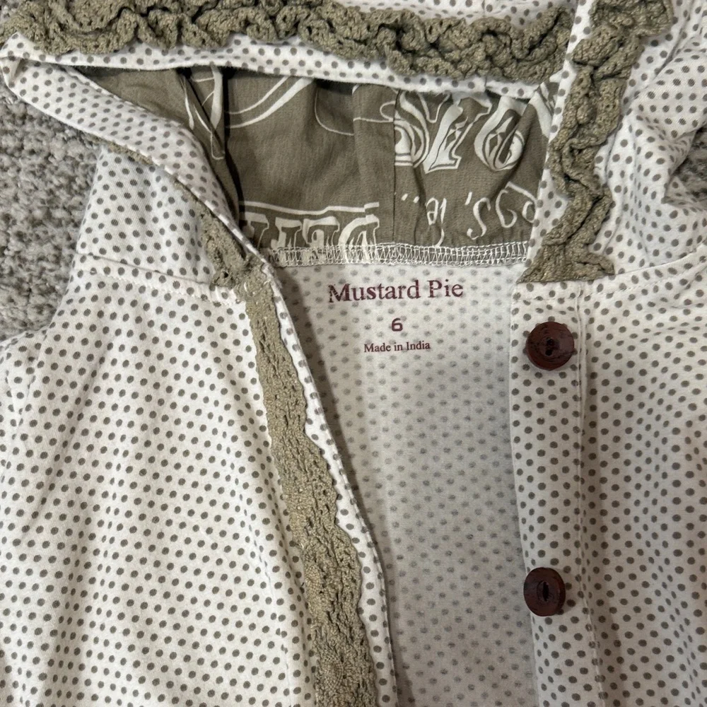 Polka Dot Hooded Peplum with Ruffles - Picture 3 of 8